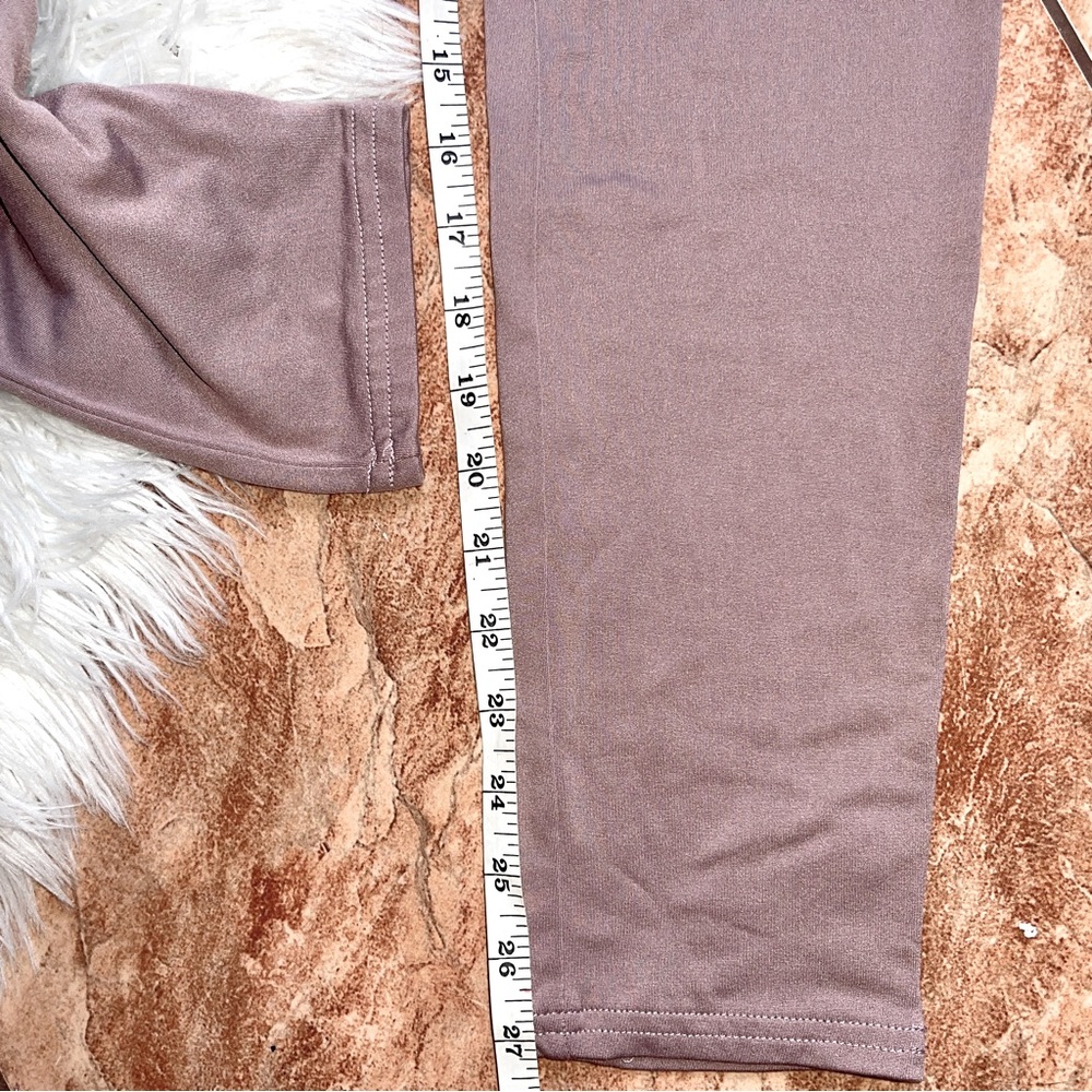 Coordinated set - Mauve 2 piece workout set - Picture 10 of 12